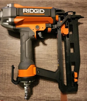 RIDGID R250SFF3 16 号 2-1/2 英寸气动直面钉枪 — 第 1/4 张图片