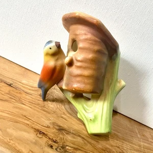 Jarrón de pared checo vintage de cerámica esmaltada de 6" para pájaro azul pájaro en el borde de la casa del pájaro - Imagen 1 de 3
