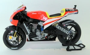Minichamps 1/12 Scale Diecast 122 110046 Ducati Desmosedici GP11 2011 Rossi - Picture 1 of 5