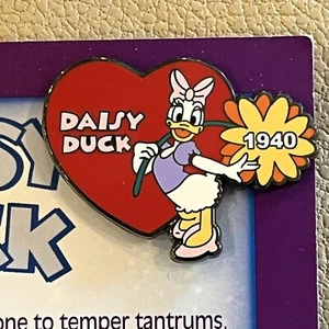Disney Willabee & Ward #49 Daisy 1940 Pin with Collector Card   V01 - Picture 1 of 3