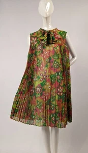 VINTAGE 1970’S FLORAL PRINT KNIFE PLEAT TRAPEZE DRESS W PUSSY BOW - Picture 1 of 6