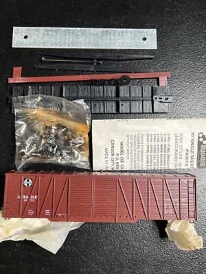 HO SCALE TRAIN. 50’ S/S AUTO END BOX CAR. 2133 SANTA FE. ROUNDHOUSE. USA (P6) - Image 1 of 4