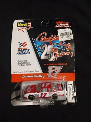 Литая модель автомобиля Revell Racing Darrell Waltrip No17 запчасти America белый/красный масштаб 1:64 - Изображение 1 из 2