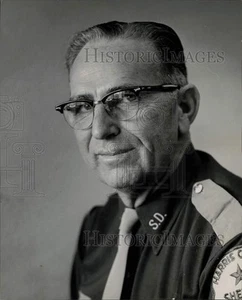 1960 Press Photo Harris County Deputy Gordon Taylor of Cypress, Texas. - Picture 1 of 2
