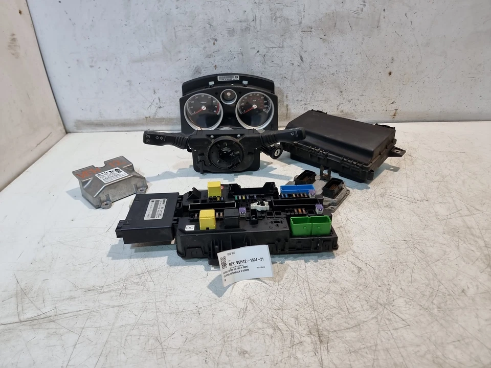 Vauxhall Astra H ECU Kit Speedo Fuse Box SRS Ignition Switch & Key 2004 MK5 OEM  - Image 1 of 4