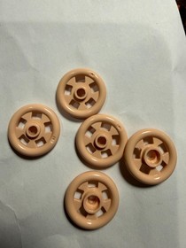 LEGO-NEW-#7610-LIGHT NOUGAT-SMALL STEERING WHEEL/3 STUDS-2 PIECE/RARE