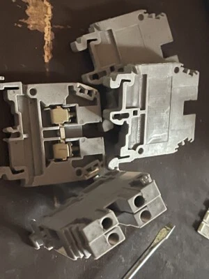 Entrelec M4/6 5116 DIN Rail Mount Terminal Block, 600 Volt, 25 Amp, Grey - Image 1 of 3