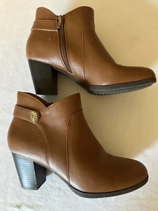 Giani Bernini Damen-Booties braun Logo Abalina mandelförmige Zehenpartie Blockabsatz 9 M - Bild 1 von 8