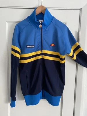 Camiseta deportiva Ellesse Rimini para hombre pequeña; años 80 fútbol informal terrazas Y2K vintage Foto 1 de 4