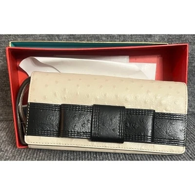 Bolso sin asas con moño de cuero en relieve Kate Spade New York beige negro nuevo sin caja Foto 1 de 4