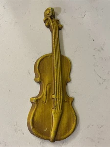 Colgante de pared de violín amarillo dorado de metal vintage, recuerdos musicales - Imagen 1 de 7