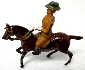 Vintage WWI berittener Offizier mit Schirmmütze komplett bemalt Bleifigur 3" - Bild 1 von 5