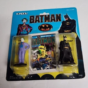 Vintage 1990 Ertl Batman & The Joker Die Cast Metal Figures & Rare CARD 2490 NEW - Picture 1 of 2