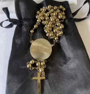MADONNA OFICIAL CELEBRACIÓN TOUR ROSARIO CUENTAS ORO RARO SAN FRANCISCO EN MANO - Imagen 1 de 4