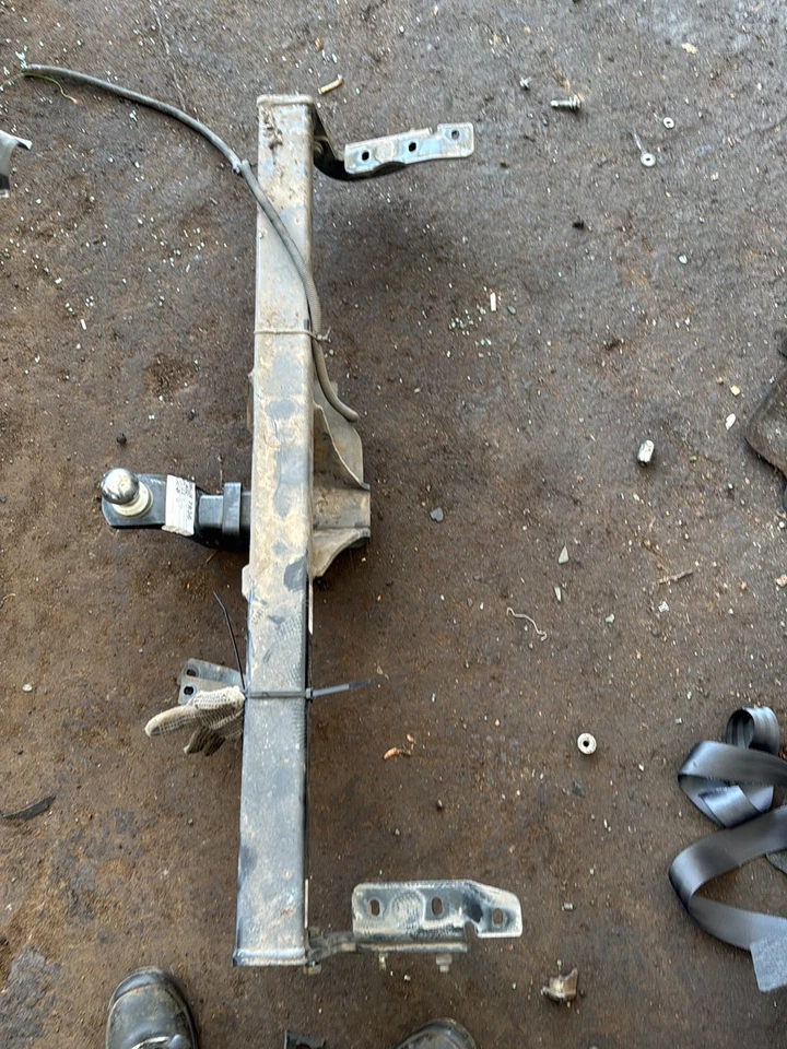 2005 Toyota Camry XV30 - Towbar - image 1 of 1