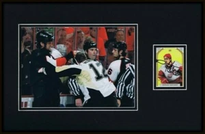 Derian Hatcher Signed Framed 11x17 Photo Poster Display FIGHT Flyers vs Pens - Picture 1 of 2