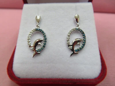 Pendientes colgantes de diamantes azules blancos de oro blanco macizo de 14 k de 2,24 gramos Foto 1 de 4