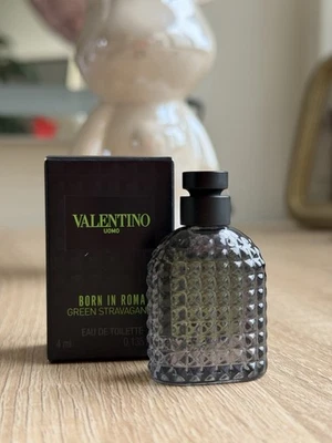 Valentino Uoma Born in Roma Green Stravaganza Eau de Toilette - 4 ml NUEVO en CAJA Foto 1 de 3
