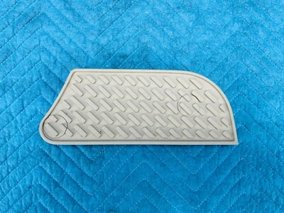 Placa alfombrilla trasera lado del conductor Lexus LX470 1998-2005 marfil: LG00 OEM Foto 1 de 4