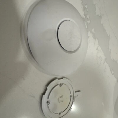 Ubiquiti Networks UniFi UAP-AC-LITE Access Point Wifi PoE Dual Band (Testato) - Immagine 1 di 2