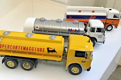 Camion d'epoca Set Cisterne Carburante AGIP Mobil Ip Die Cast 1/43  - Immagine 1 di 4