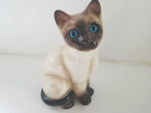 Enesco Ceramic Siamese Cat Figurine with Beautiful Blue Eyes 7" - Picture 1 of 6