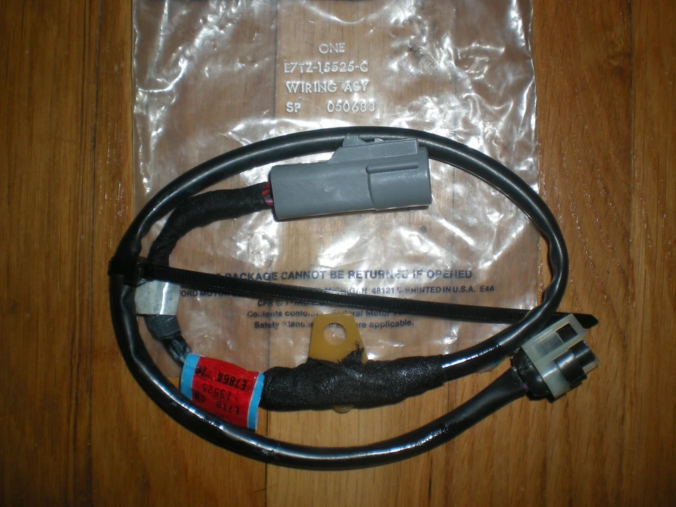 NOS 1987 FORD F150 4SPD MANUAL TRANS BACKUP LAMP TO TAIL LIGHT LAMP FEED WIRE - Image 1 of 2