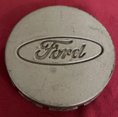Tapacubos tapa central rueda ford escort fabricante original 1995 1996 1997 1998 1999 2000 2001 2002 Foto 1 de 4