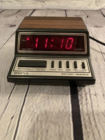 Vintage 80s Spartus Woodgrain Neptune Digital Alarm Clock Model 1104 Works Great Cover