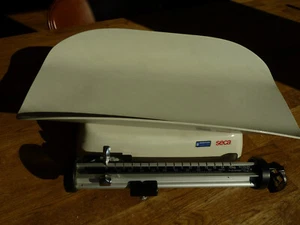 Seca Säuglingswaage- Babywaage - Waage - Neugeborenen Max 16kg Min 0,5kg d=e=10g - Bild 1 von 12