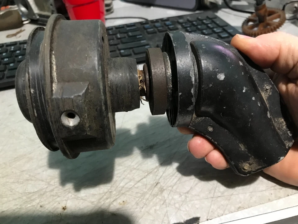 Homelite UT20778 EZ Reach String Trimmer STRING   HEAD UNIT  WITH GEAR BOX - Image 1 of 4