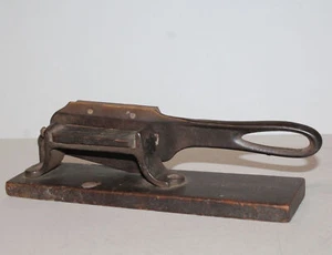 Antiguo cortador de tapones de tabaco de hierro fundido - E. Holmes - Imagen 1 de 7