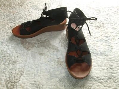Sandalias de cuña de gladiador con correa de cuero negro con cordones Hessina LUCKY BRAND, 7,5 Foto 1 de 4