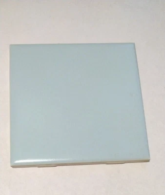 1 Mosaico Azulejo de Pared EE. UU. 4-3/8" Cuadrado Satinado Azul Pálido Lirio Cerámica Años 50 De Colección MCM Foto 1 de 4