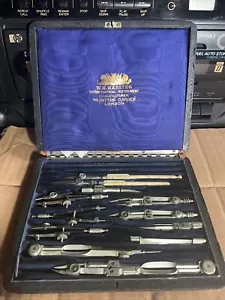 ANTIKES SET ZEICHENINSTRUMENTE BESTÜCKTER KOFFERMACHER W. H. HARLING, LONDON,1889 - Bild 1 von 24