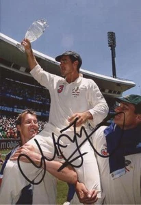 AUSTRALIA: JUSTIN LANGER SIGNED 6x4 TEST ACTION PHOTO+COA - Picture 1 of 1
