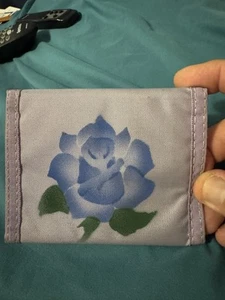 VINTAGE 1980’s BLUE LOTUS FLOWER BI-FOLD NYLON WALLET - Picture 1 of 5