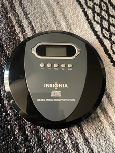 Insignia NS-P4112 tragbarer CD-Player mit Überspringschutz für CD, CD-R, CD-RW - Bild 1 von 4