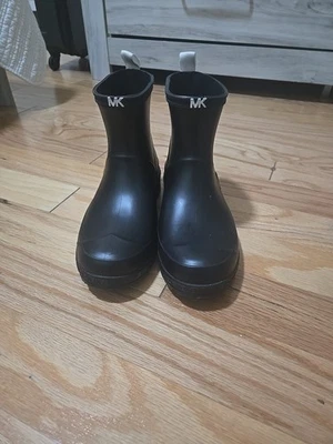 MK Michael Kors Botas al Tobillo de Lluvia de Goma Negras para Mujer Talla 8 MK Charm Foto 1 de 4