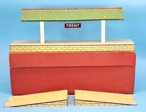 Hornby Trains O Gauge Tin Printed 'Trent' Platform Island & Ramps - Picture 1 of 15
