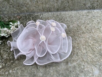 Antigo Grande laço de cabelo de chiffon com babados clipe branco nupcial com rosetas minúsculas 5 x 4” - Imagem 1 de 2