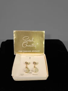 New Sarah Coventry One N Only Pearl Gold Tone Earrings SarahGlo Fine Fashion - Picture 1 of 2