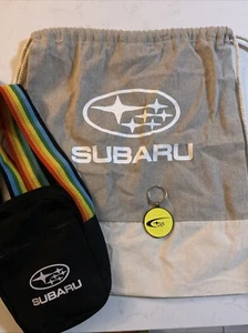 Nuevo PAQUETE de Regalo SUBARU Bandolera Arco Iris Orgullo Bolso + Bolso con Cordón y Llavero - Imagen 1 de 10