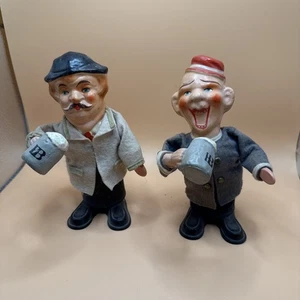 VINTAGE GERMAN BEER TOASTING TOY FIGURE HOFBRÄUHAUS Rolly toys - Picture 1 of 8