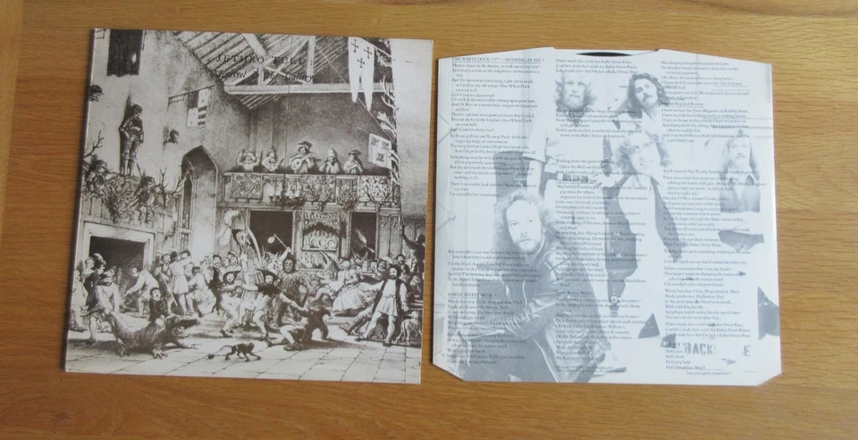 Jethro Tull - Minstrel In The Gallery 1st Press vinyl LP 1975 NEAR MINT VINYL - Image 1 of 4