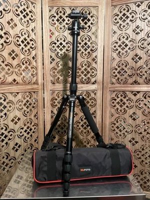 MeFoto A1350 Q1 Aluminum Fiber Roadtrip Tripod & Carry Case Red Black - Image 1 of 4