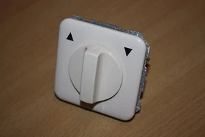 Gira superficie sistema antiguo pulsador giratorio persiana en blanco crema  - Imagen 1 de 1