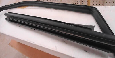 Ford Explorer 2011-2018 Beltlines y ventana moldura delantera derecha paquete Foto 1 de 4