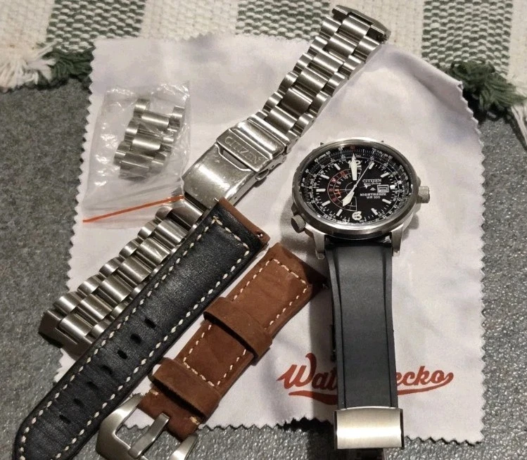 Citizen Eco-Drive Nighthawk ¡Con Correa Azul Artesano QR Extra Curvada! Foto 1 de 4