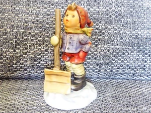 Hummel Figur, 2136 -  Hoffentlich schneit ' s bald wieder  -   1. Wahl   B1340 - Bild 1 von 2